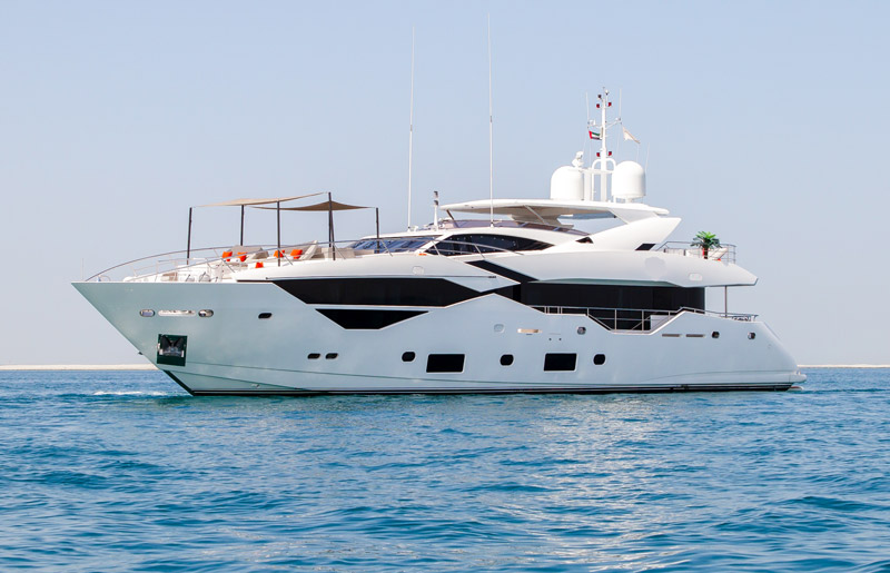 Dubai Superyacht Sunsseeker 116 rental