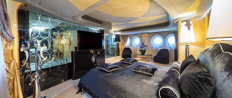 booking Elite Ocean Fast X 165 Mega Pool yacht dubai
