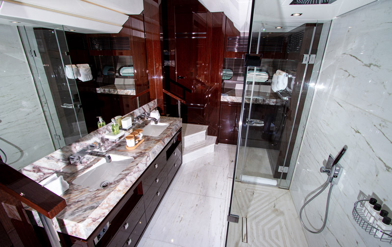 exclusive yacht Sunsseeker 116 dubai rentail