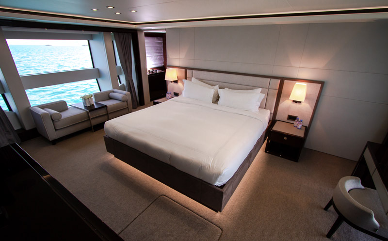 exclusive yacht Sunsseeker 116rentaildubai