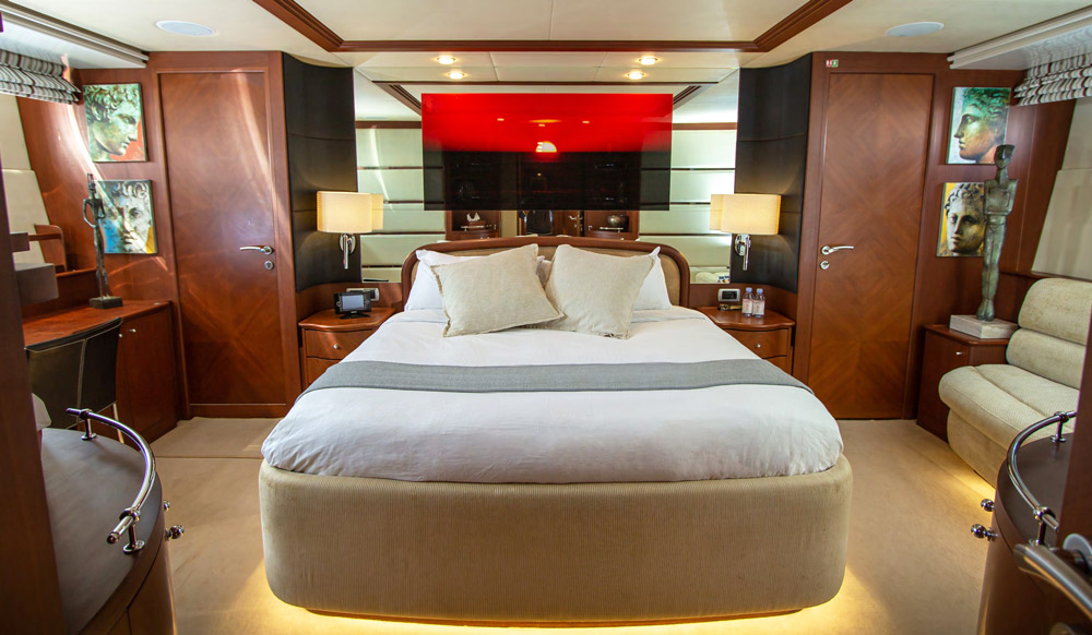motor Yacht rental with a jacuzzi Elite Stealth Riva 110 dubai