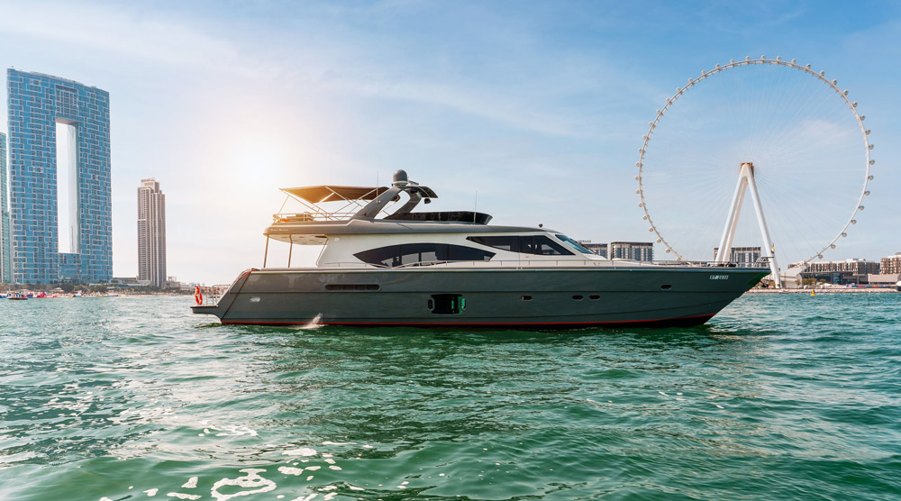 Yacht hire Explorer infinity 95 dubai