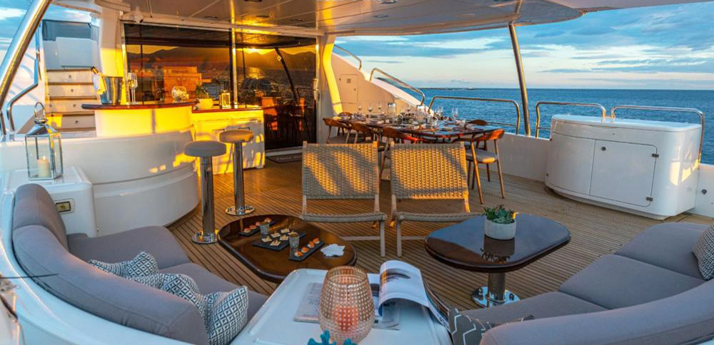 Deluxe Grand Mirage 110 Yacht