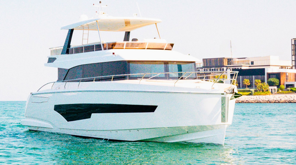 charter Deluxe Pearl Horizon 70 yacht dubai