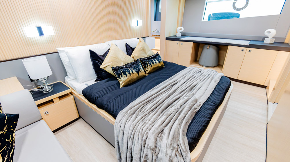 cruise Deluxe Pearl Horizon 70 catamaran dubai